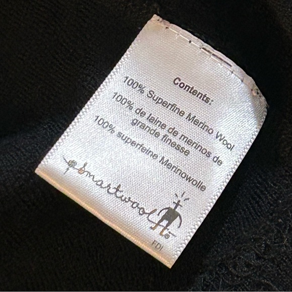 SmartWool Woman’s Black Superfine Merino Wool long sleeve V-neck Top breathable - Picture 6 of 11